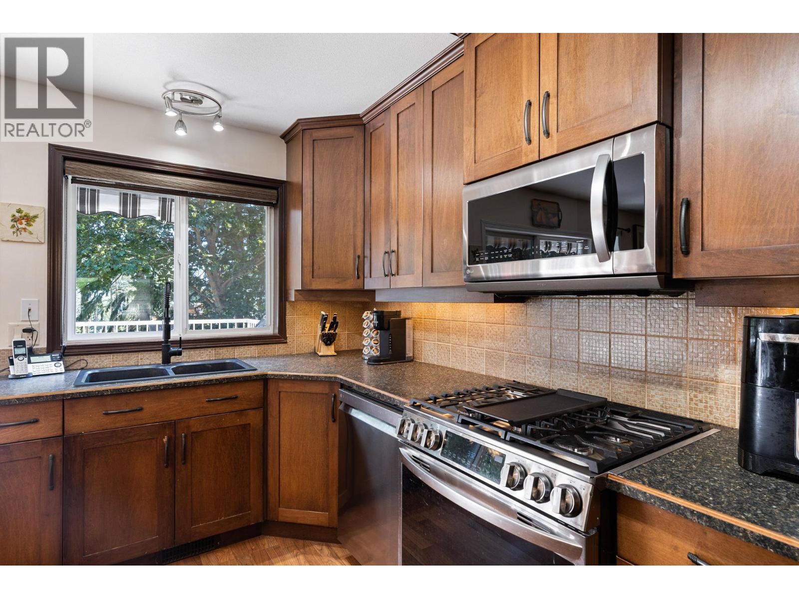 2211 Shannon Woods Place, West Kelowna, BC - Indoor Photo Showing Kitchen With Double Sink