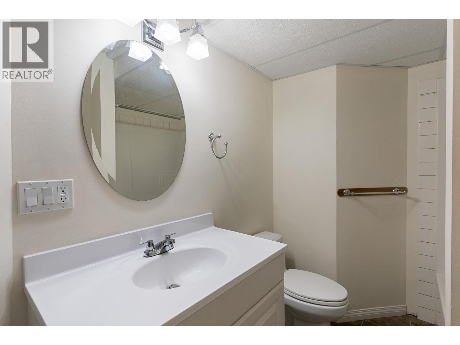 2211 Shannon Woods Place, West Kelowna, BC - Indoor Photo Showing Bathroom
