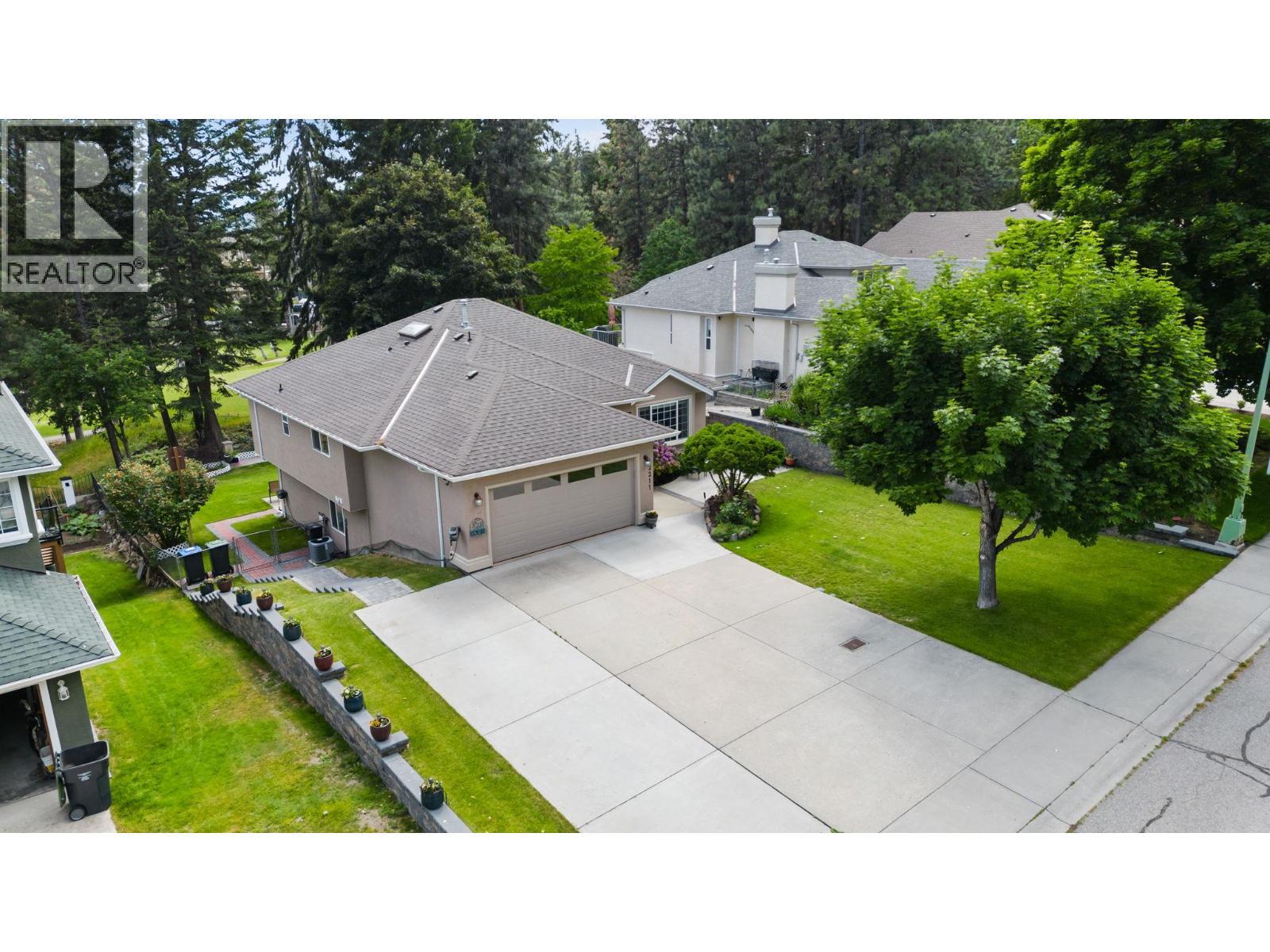 2211 Shannon Woods Place, West Kelowna, BC - Outdoor