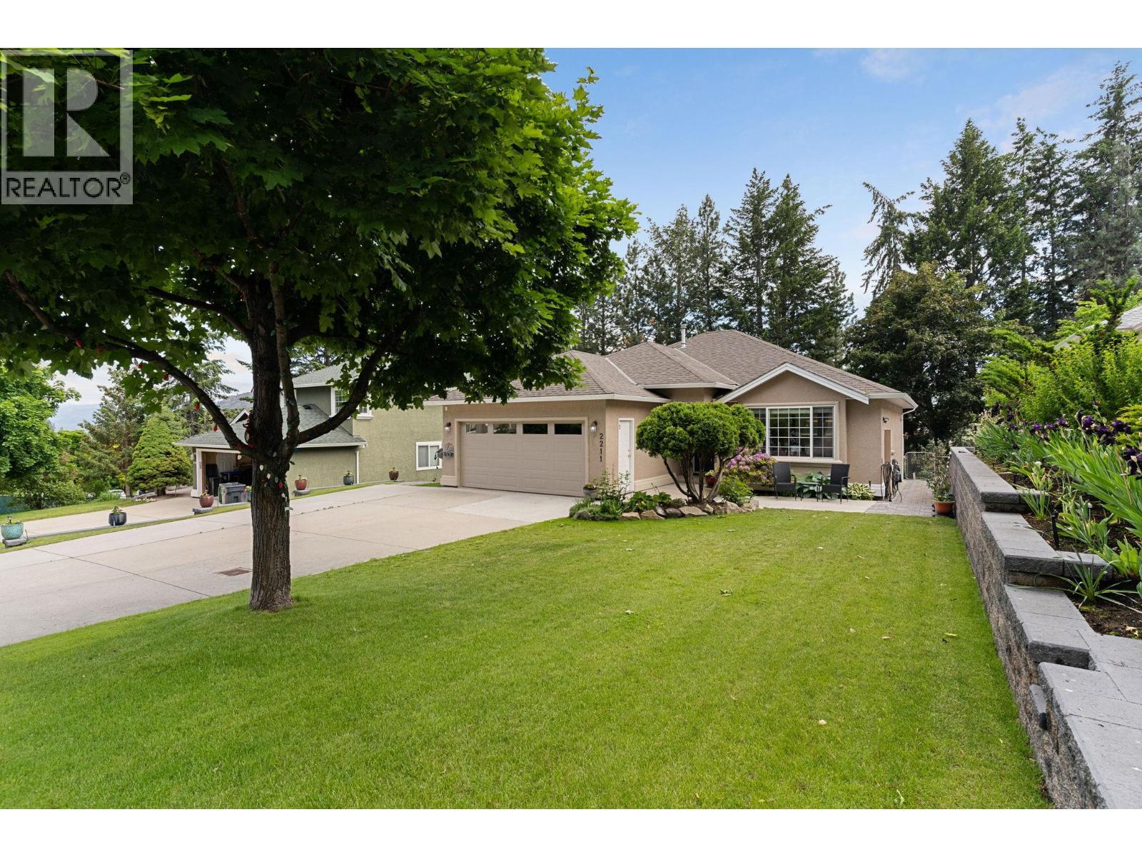 2211 Shannon Woods Place, West Kelowna, BC - Outdoor