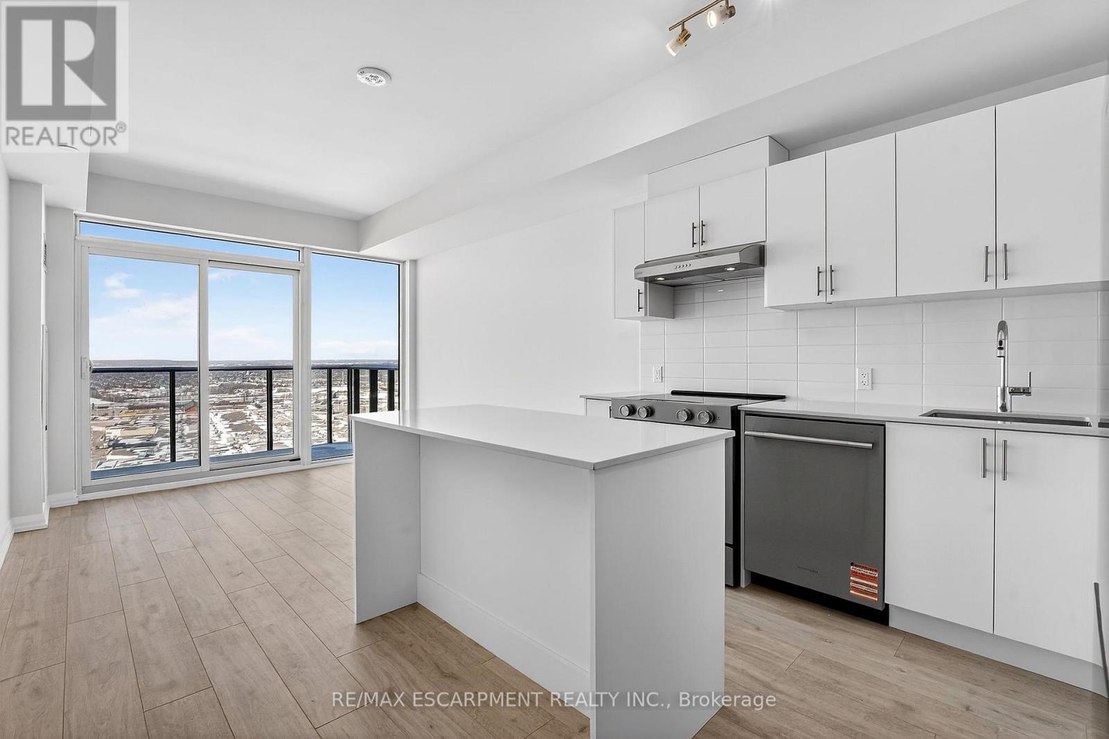 2408 - 27 Korda Gate, Vaughan, ON - Indoor Photo Showing Kitchen With Upgraded Kitchen