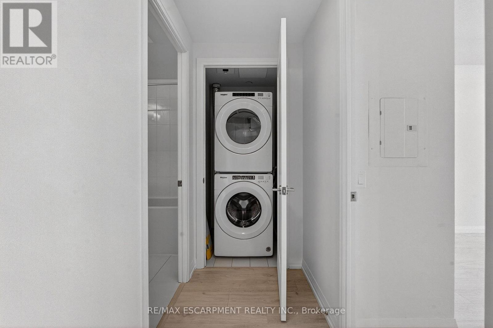 2408 - 27 Korda Gate, Vaughan, ON - Indoor Photo Showing Laundry Room