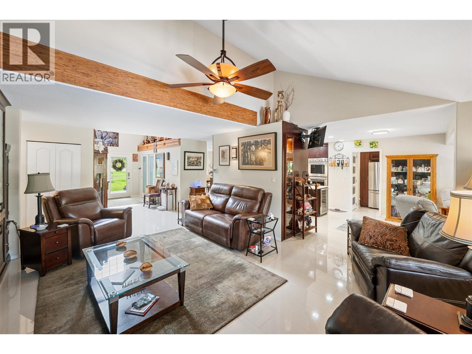 2900 River Road, Keremeos, BC - Indoor Photo Showing Living Room
