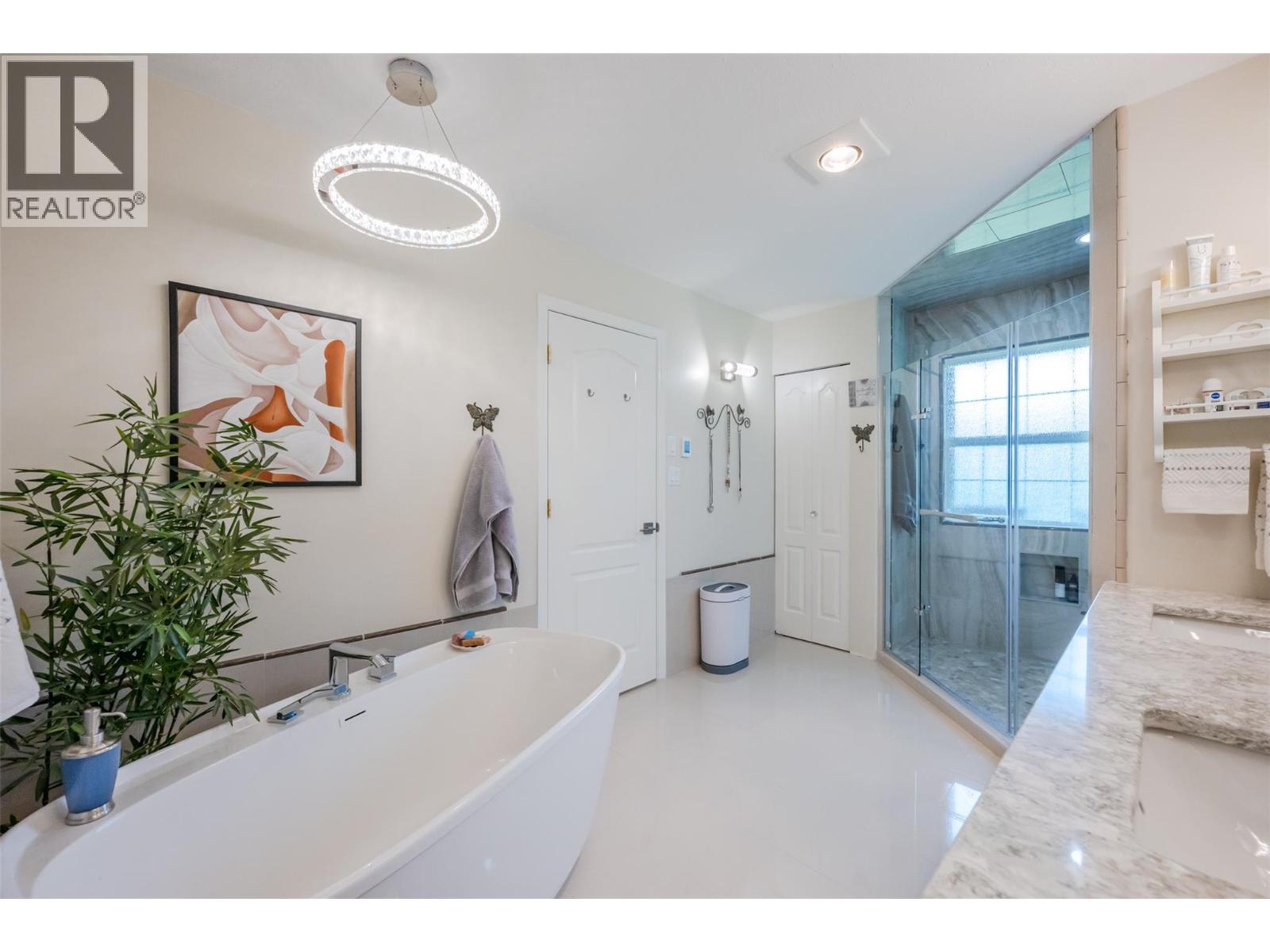 2900 River Road, Keremeos, BC - Indoor