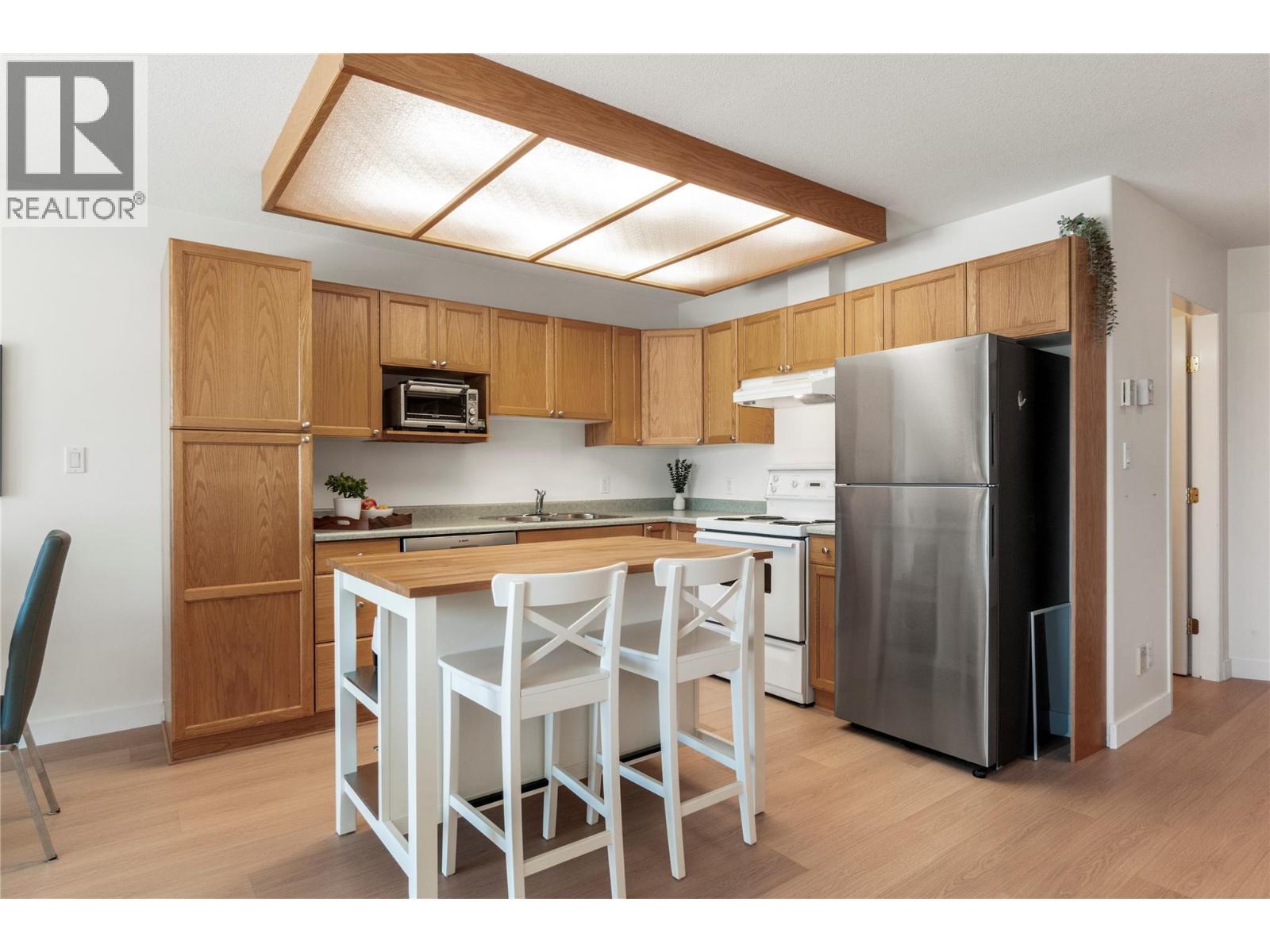 71 25 Street Se Unit# 3, Salmon Arm, BC - Indoor Photo Showing Kitchen