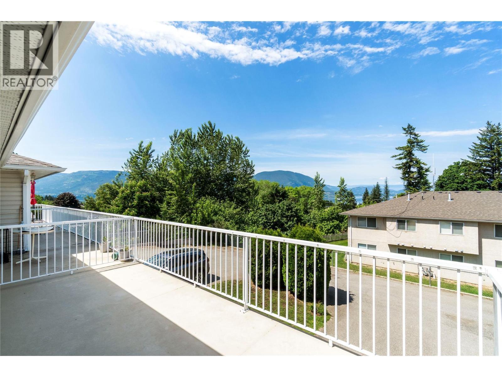 71 25 Street Se Unit# 3, Salmon Arm, BC - Outdoor