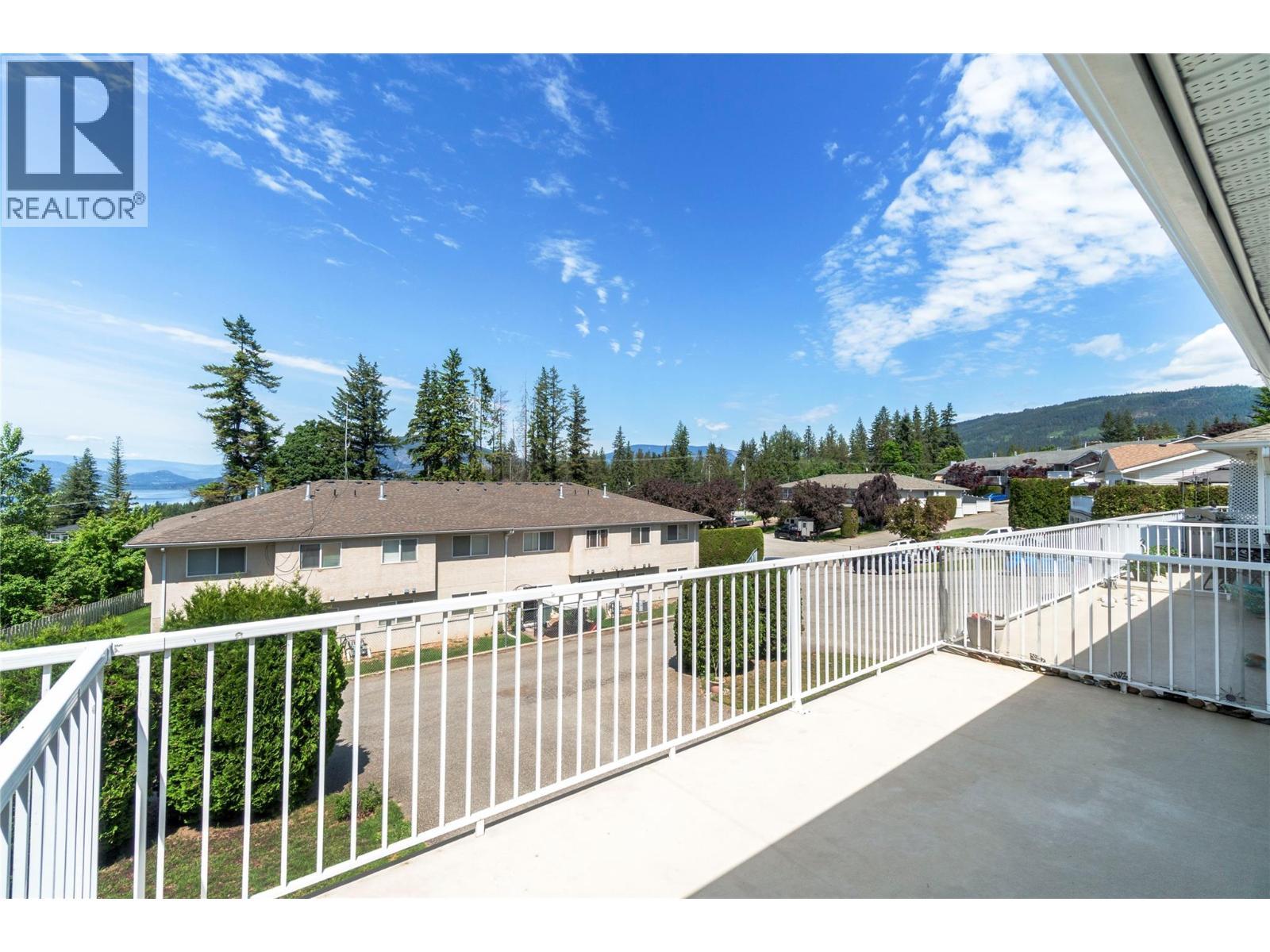 71 25 Street Se Unit# 3, Salmon Arm, BC - Outdoor