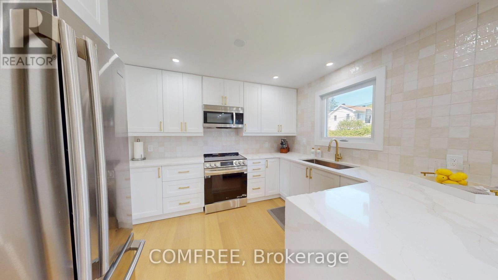 1357 Emerald Gate Avenue, Ottawa, ON - Indoor Photo Showing Kitchen With Upgraded Kitchen
