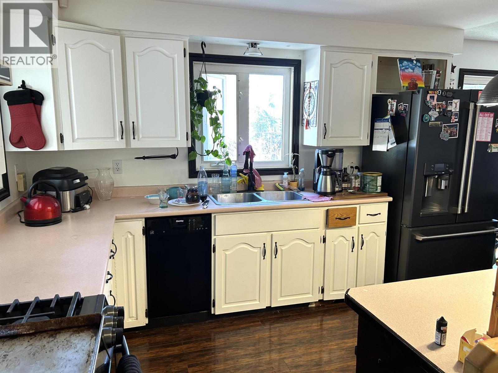 2008 Sommerville Road, Prince George, BC - Indoor Photo Showing Kitchen With Double Sink