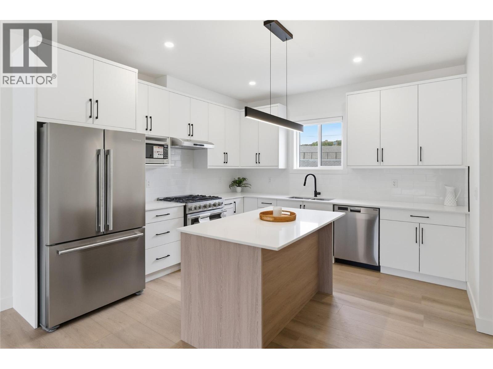 Bright modern kitchen - 4601 97 Street Unit# 6, Osoyoos, BC - Indoor Photo Showing Kitchen With Upgraded Kitchen