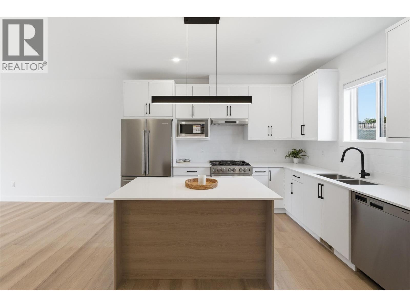 4601 97 Street Unit# 6, Osoyoos, BC - Indoor Photo Showing Kitchen With Double Sink With Upgraded Kitchen