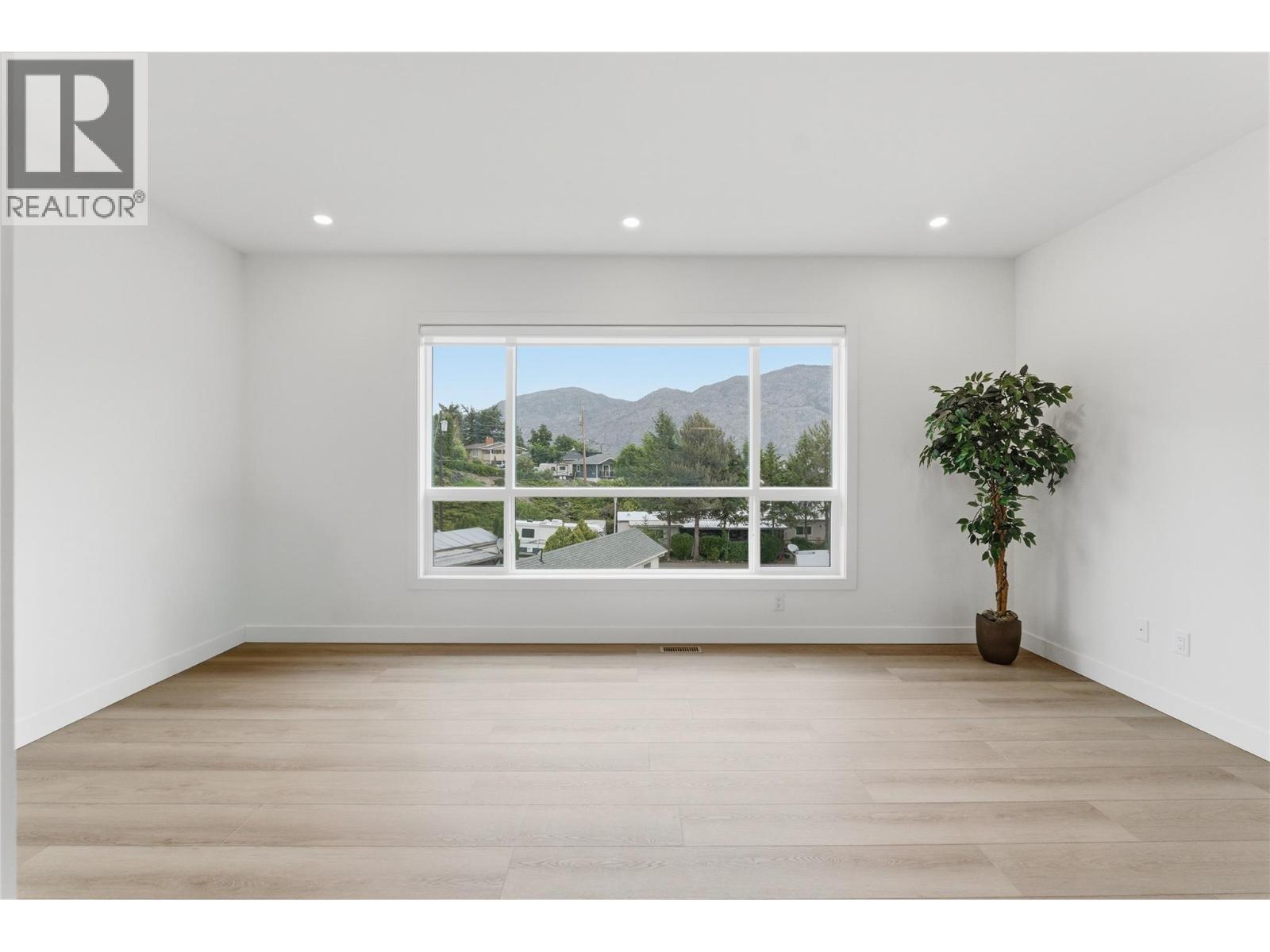 Plenty of natural light - 4601 97 Street Unit# 6, Osoyoos, BC - Indoor Photo Showing Other Room