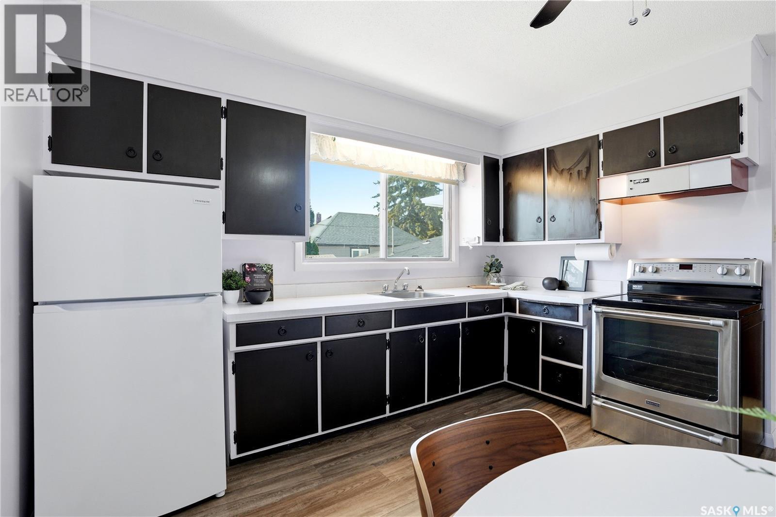 1901 William Avenue, Saskatoon, SK - Indoor Photo Showing Kitchen
