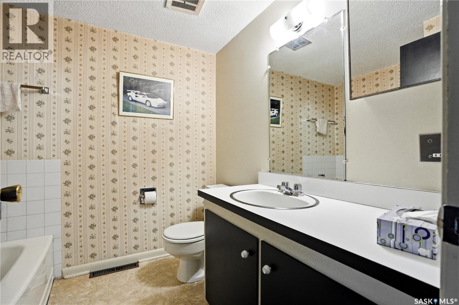 1901 William Avenue, Saskatoon, SK - Indoor Photo Showing Bathroom