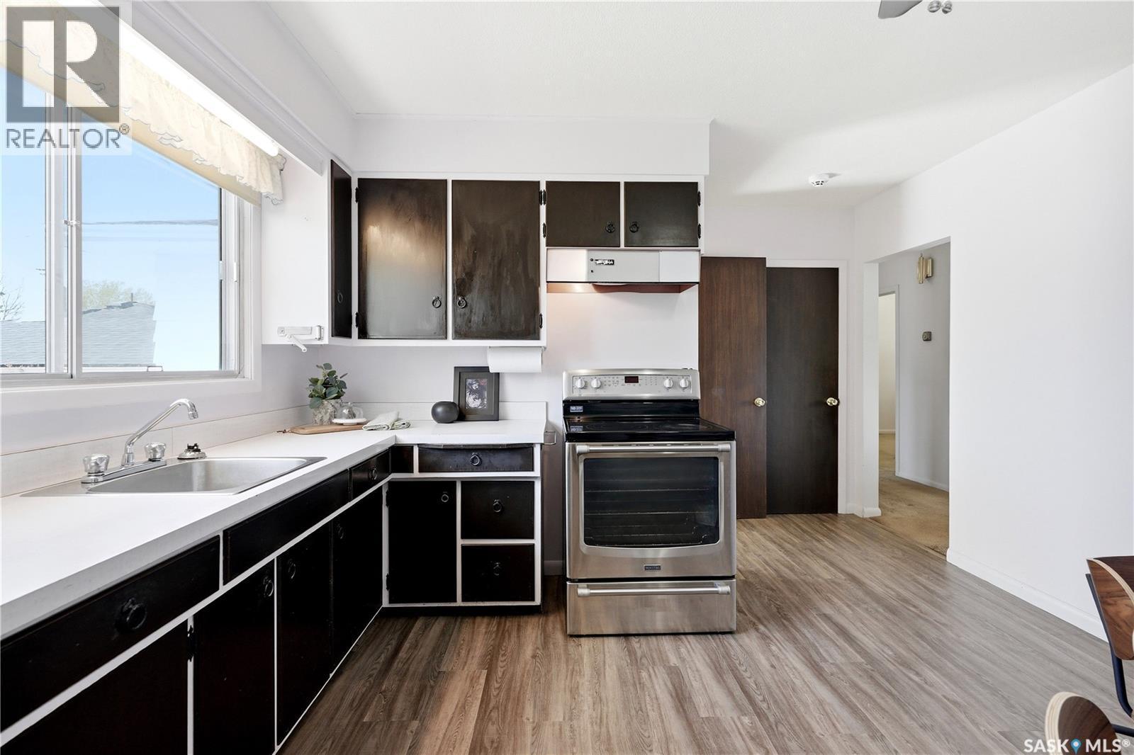 1901 William Avenue, Saskatoon, SK - Indoor Photo Showing Kitchen
