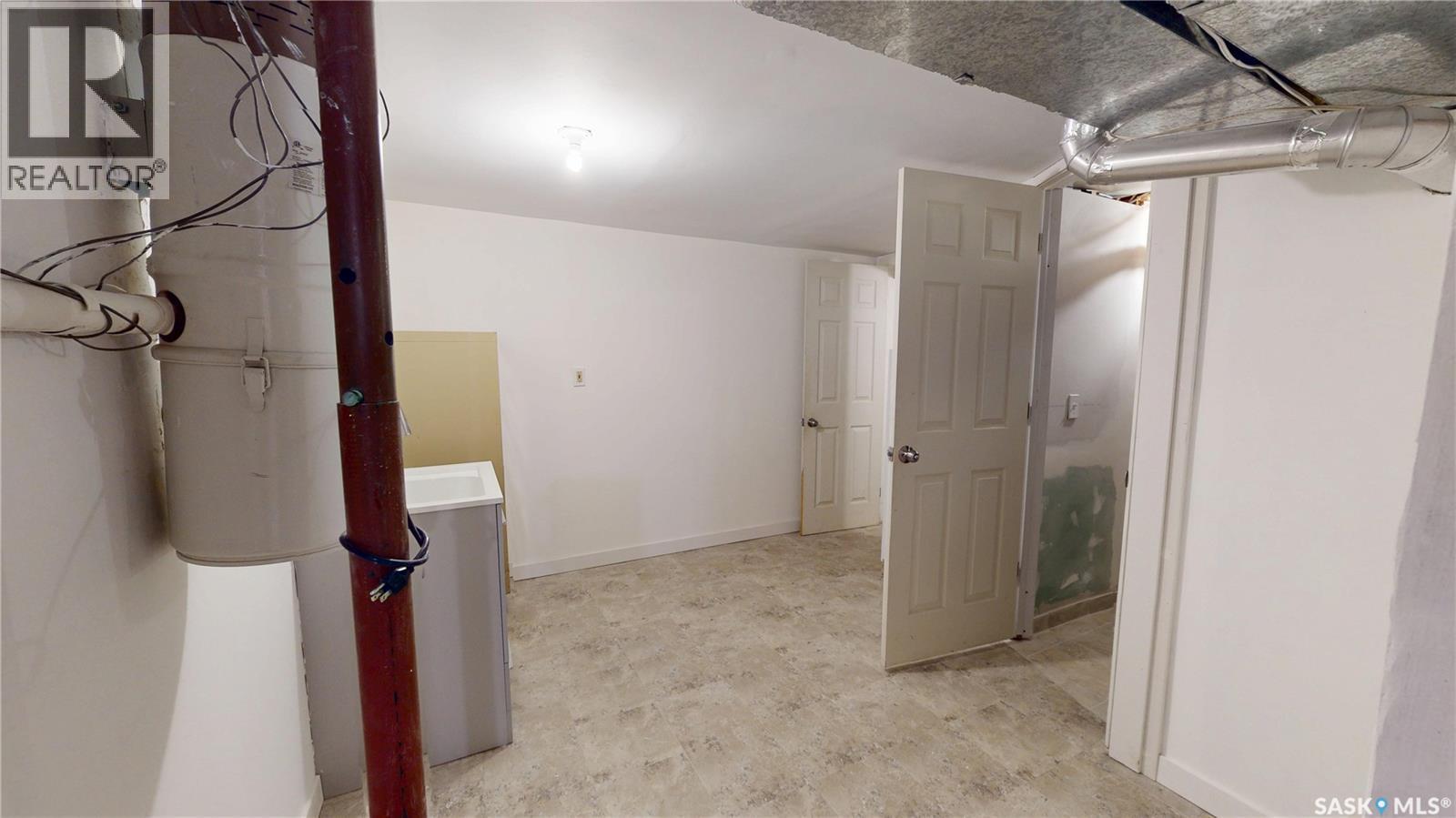 3150 Caen Street, Saskatoon, SK - Indoor