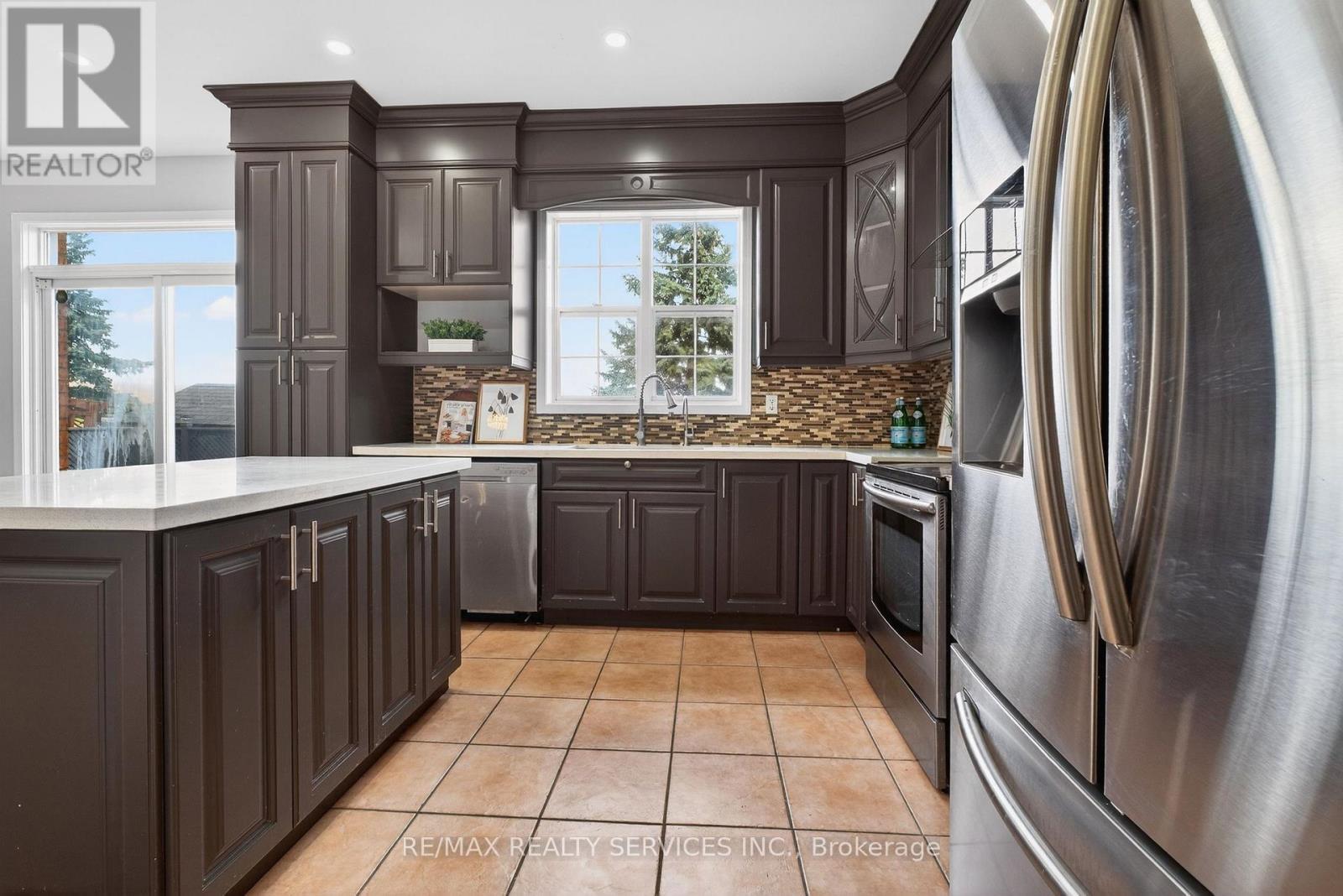 47 Upper Highlands Drive, Brampton, ON - Indoor Photo Showing Kitchen With Stainless Steel Kitchen With Upgraded Kitchen