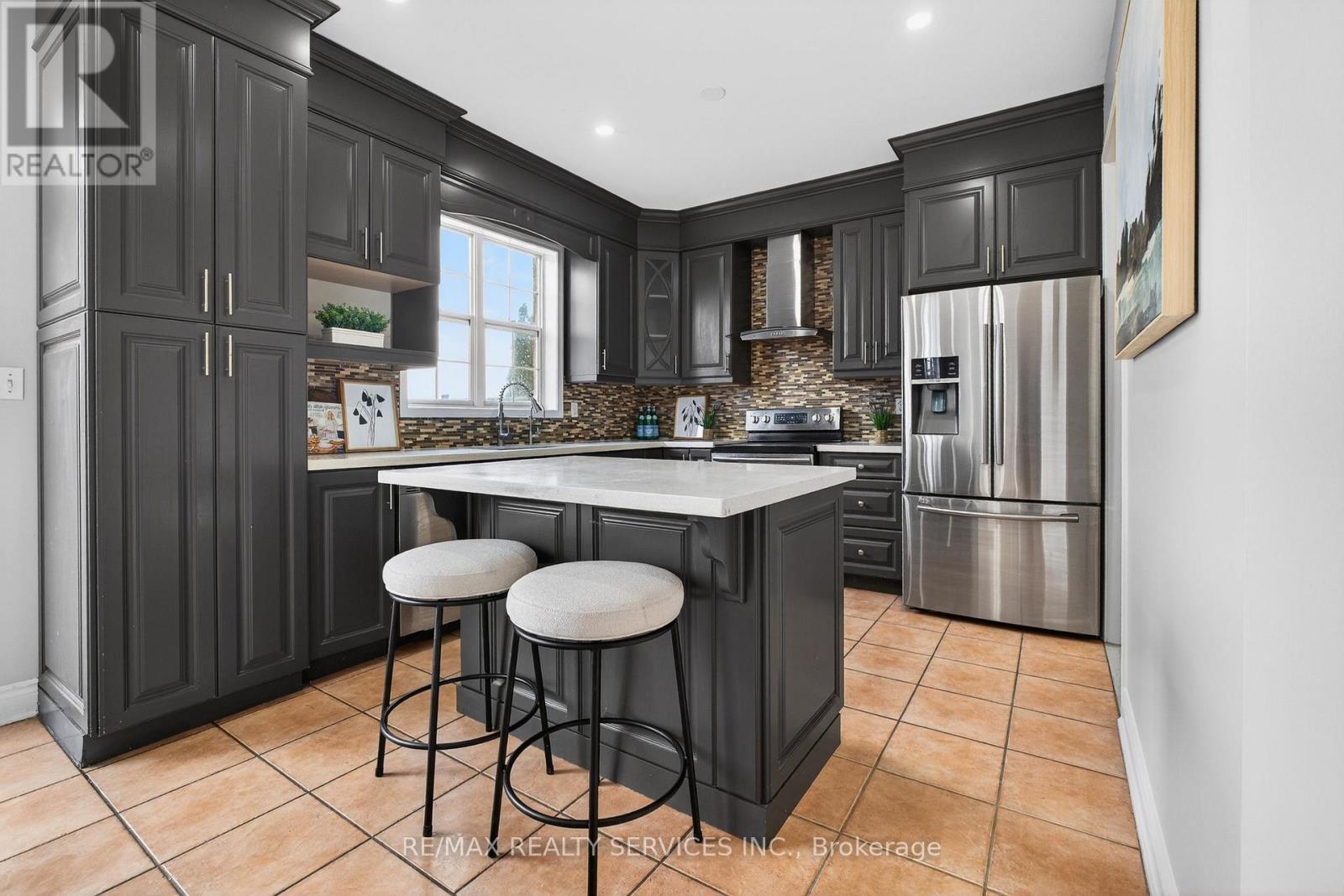 47 Upper Highlands Drive, Brampton, ON - Indoor Photo Showing Kitchen With Stainless Steel Kitchen With Upgraded Kitchen