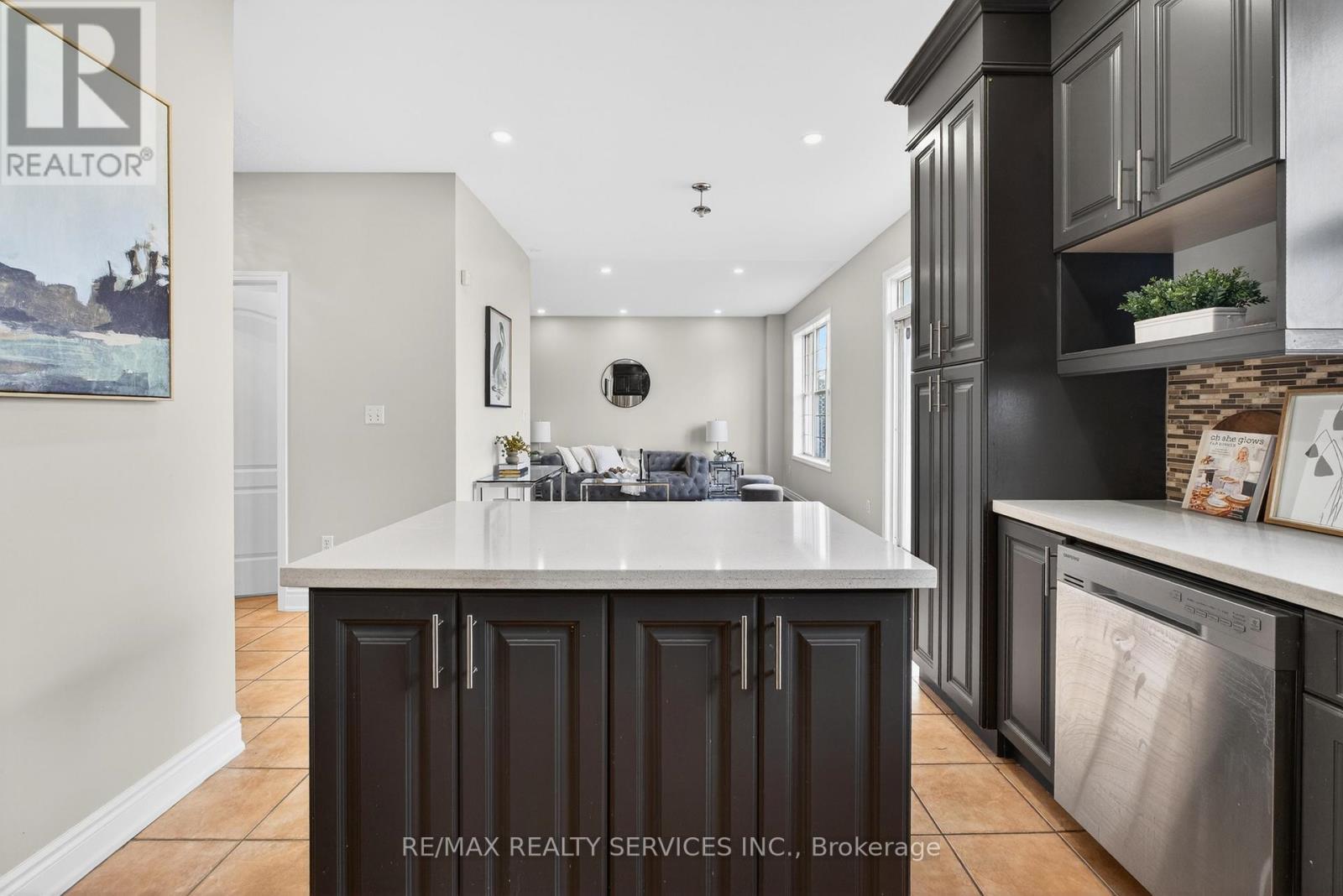 47 Upper Highlands Drive, Brampton, ON - Indoor Photo Showing Kitchen