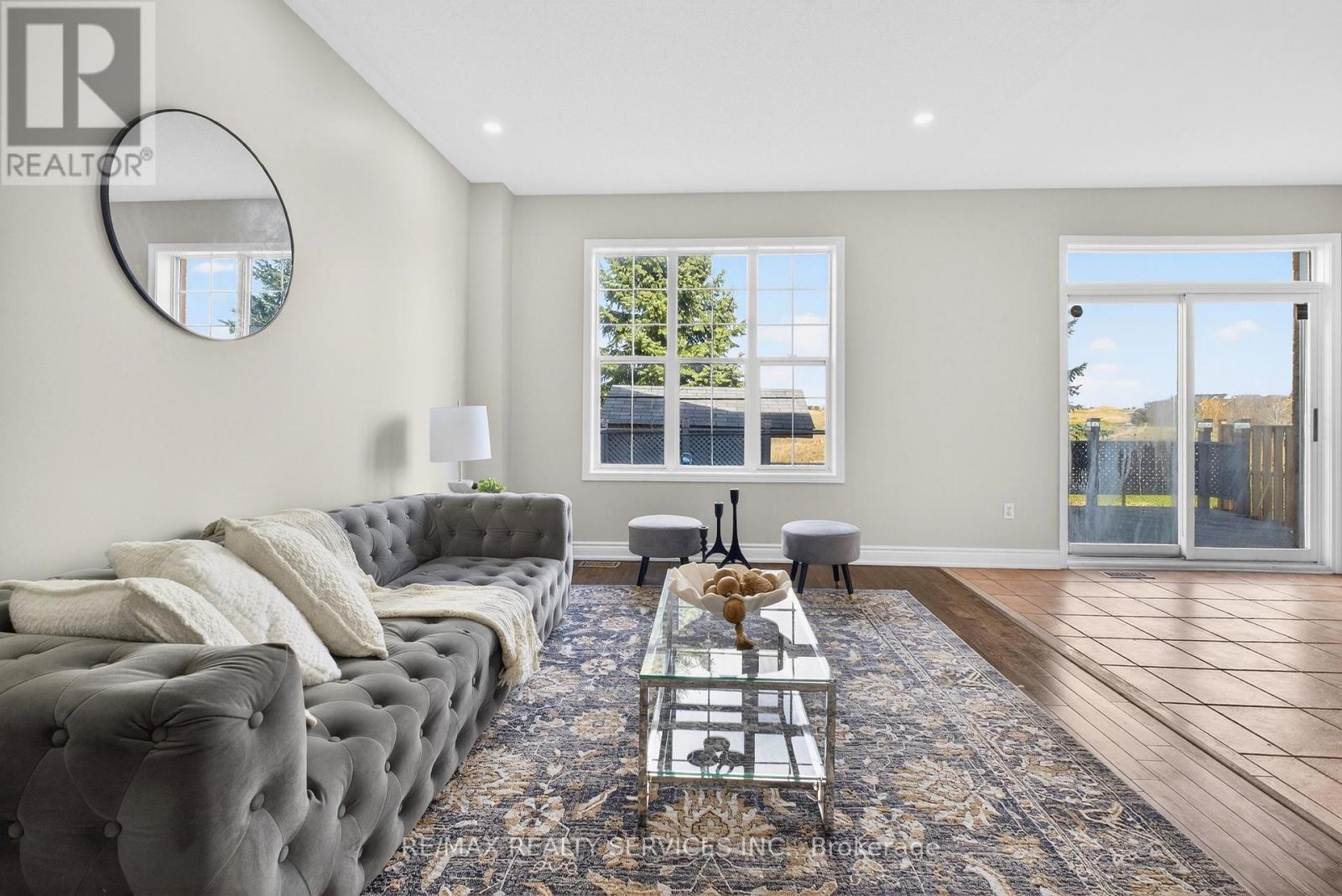 47 Upper Highlands Drive, Brampton, ON - Indoor Photo Showing Living Room