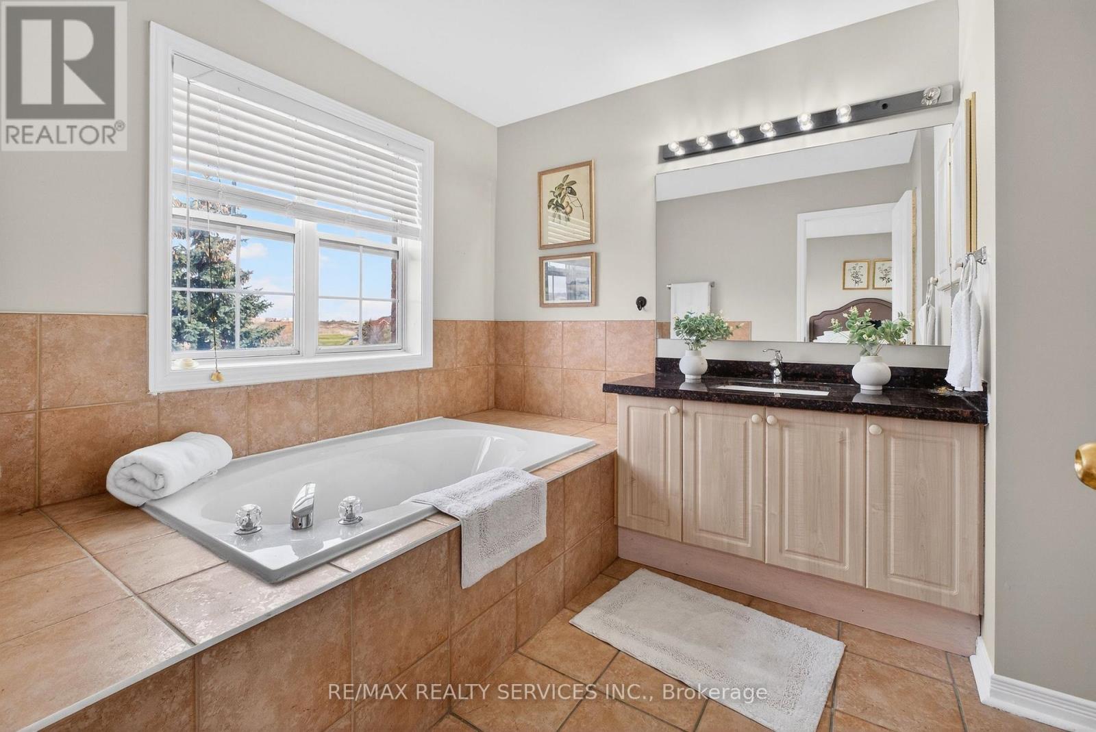 47 Upper Highlands Drive, Brampton, ON - Indoor Photo Showing Bathroom