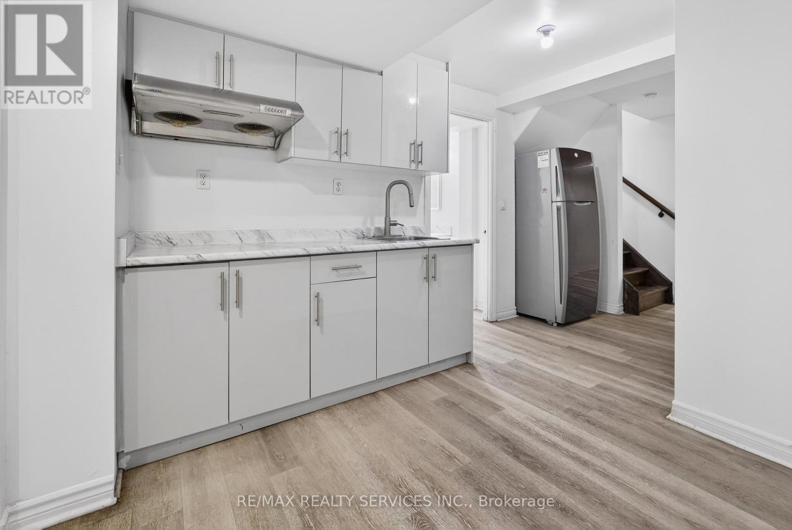 47 Upper Highlands Drive, Brampton, ON - Indoor Photo Showing Kitchen