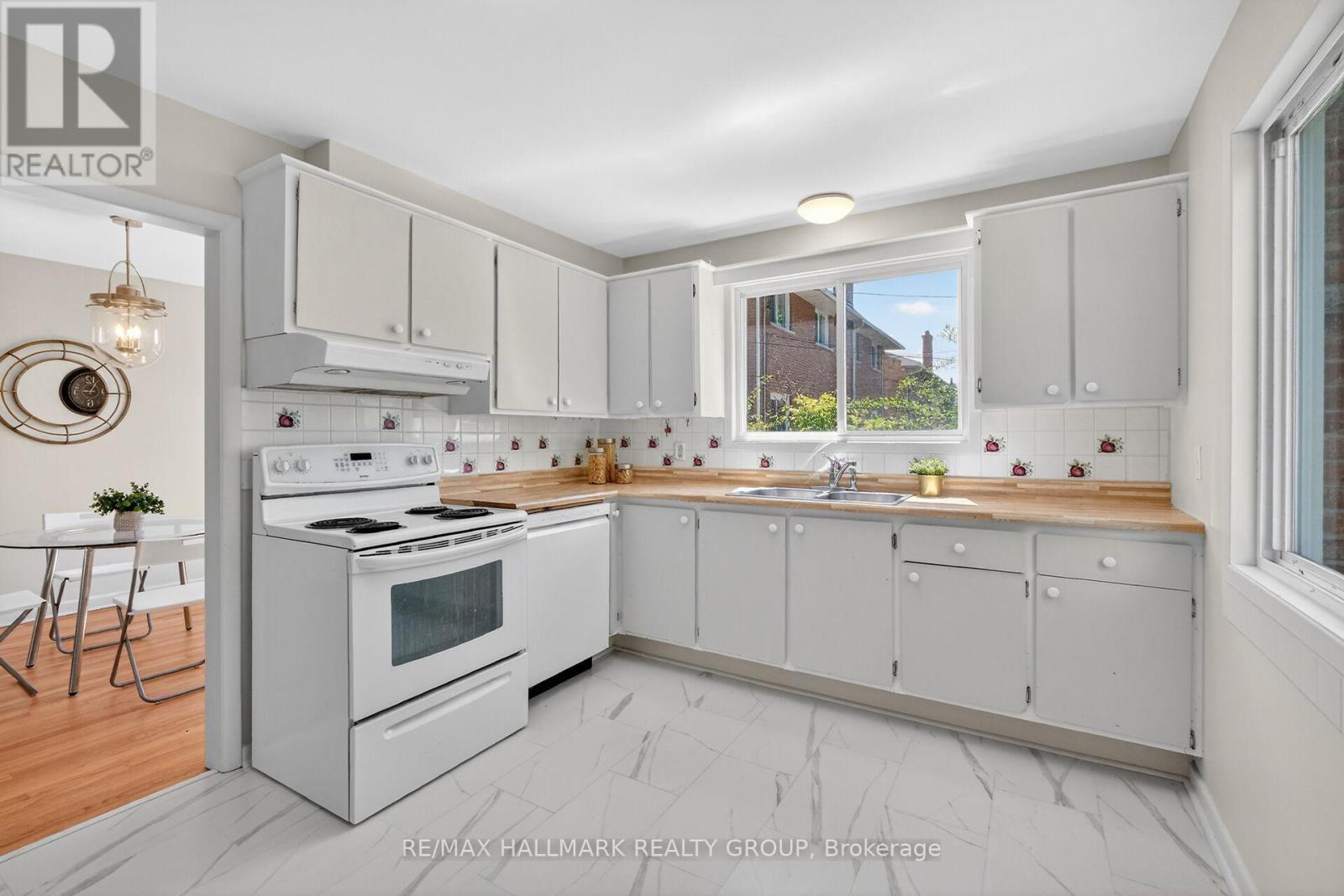 1286 Bonnie Crescent, Ottawa, ON - Indoor Photo Showing Kitchen With Double Sink