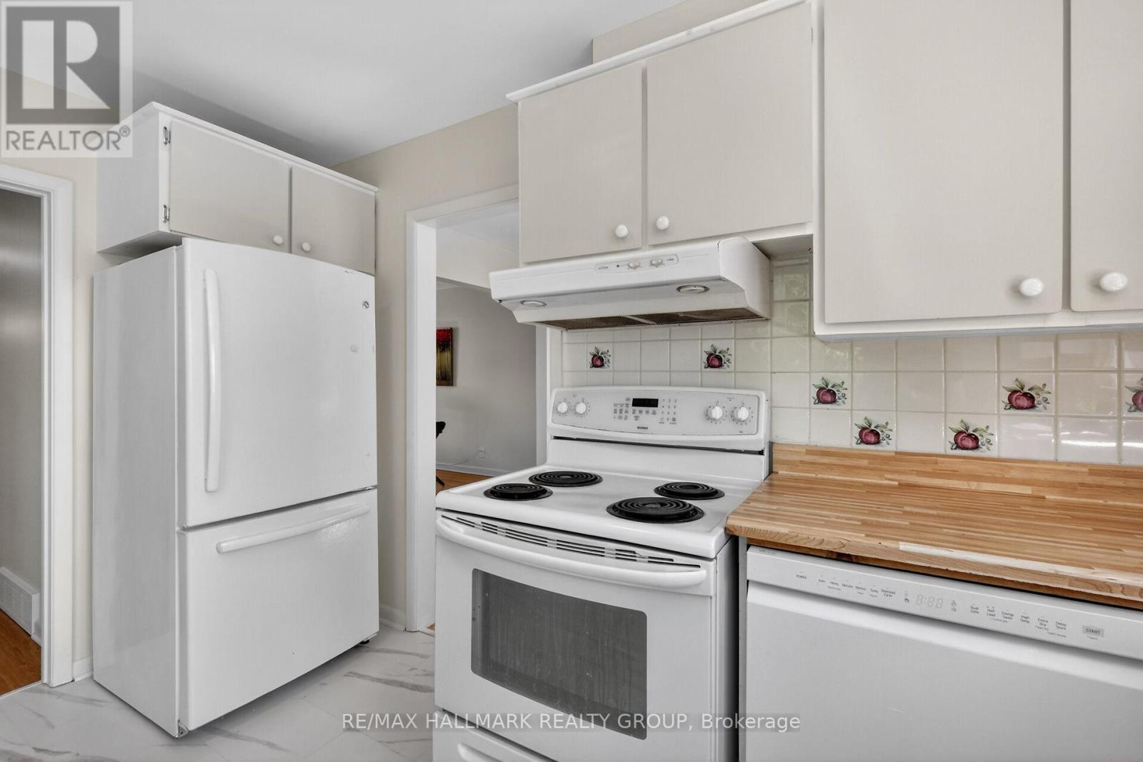 1286 Bonnie Crescent, Ottawa, ON - Indoor Photo Showing Kitchen