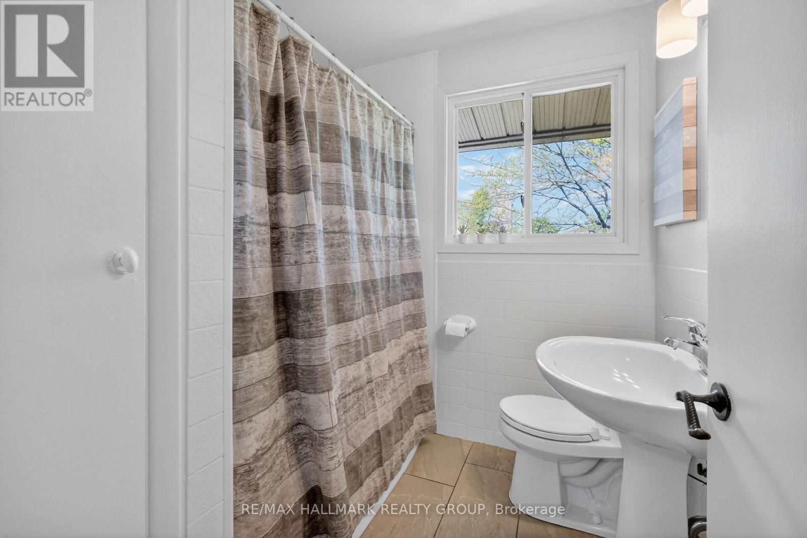 1286 Bonnie Crescent, Ottawa, ON - Indoor Photo Showing Bathroom