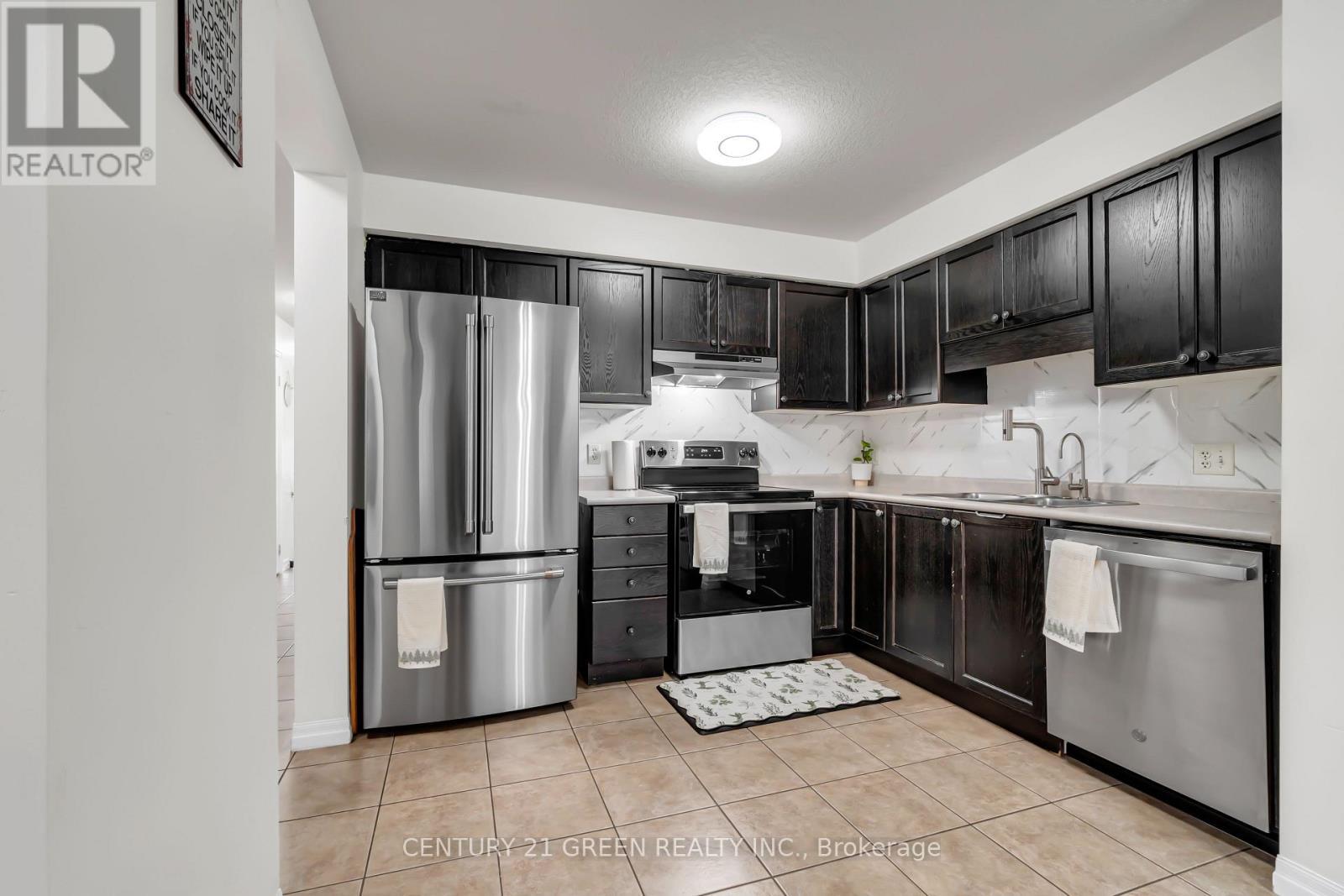 54 Rockcliffe Drive, Kitchener, ON - Indoor Photo Showing Kitchen