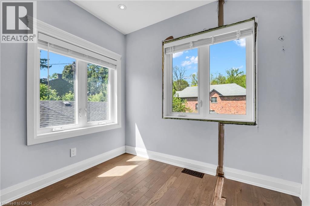 Image quality insufficient for description - 25 Park Street E, Hamilton, ON - Indoor Photo Showing Other Room