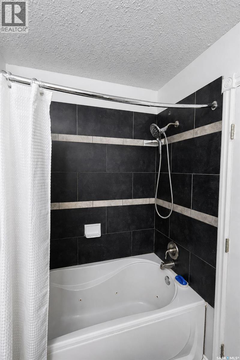 1699 Allbright Crescent, Prince Albert, SK - Indoor Photo Showing Bathroom