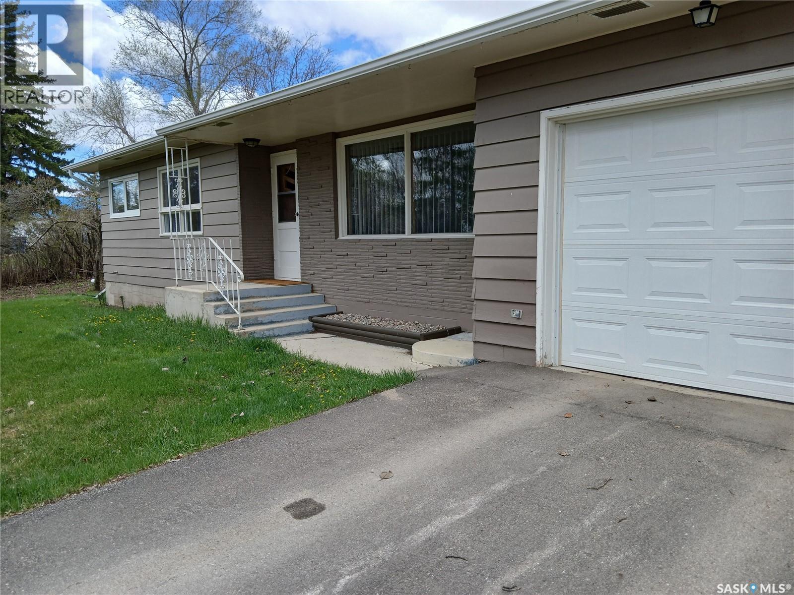 604 King Street, Imperial, SK - Outdoor With Exterior