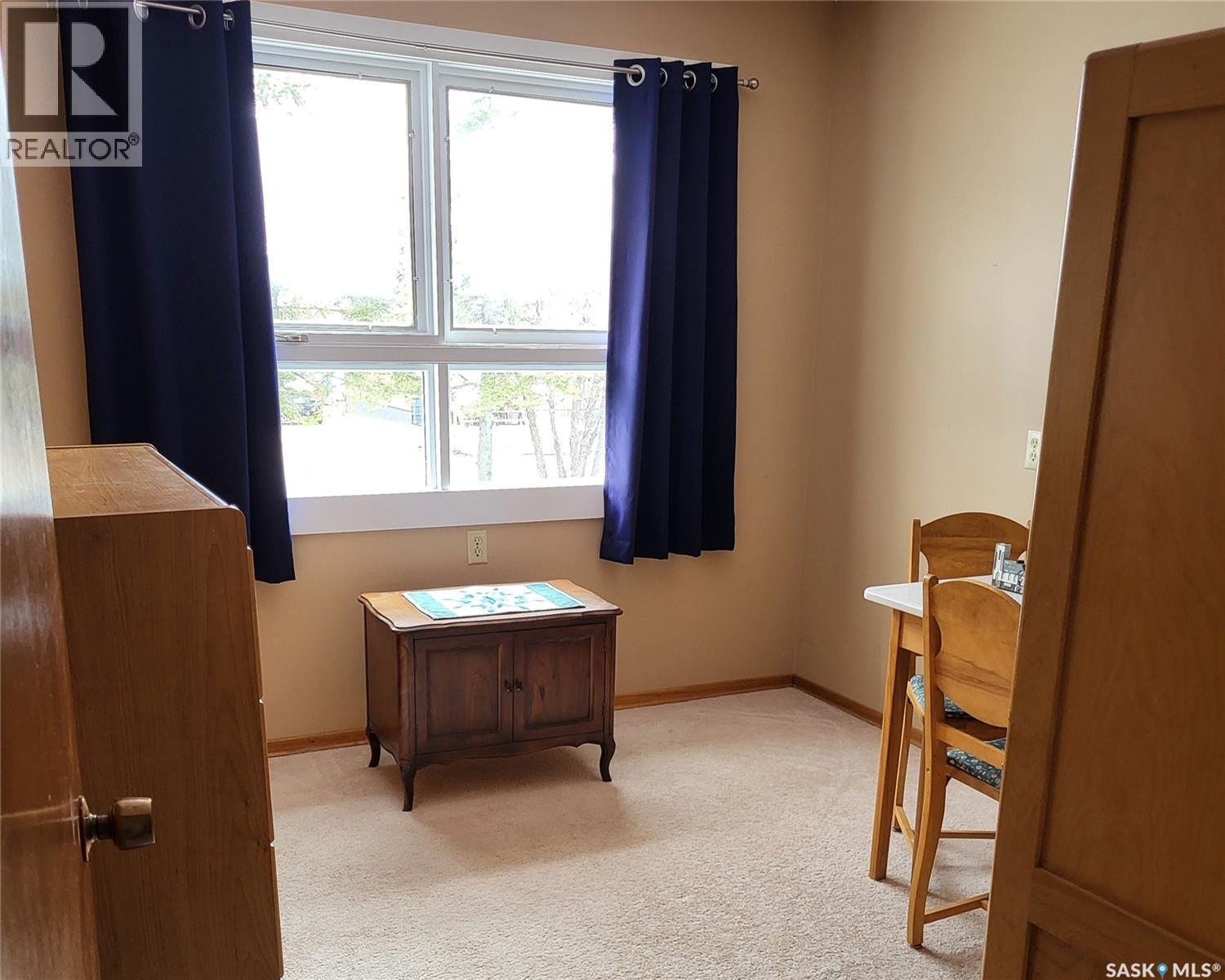 604 King Street, Imperial, SK - Indoor