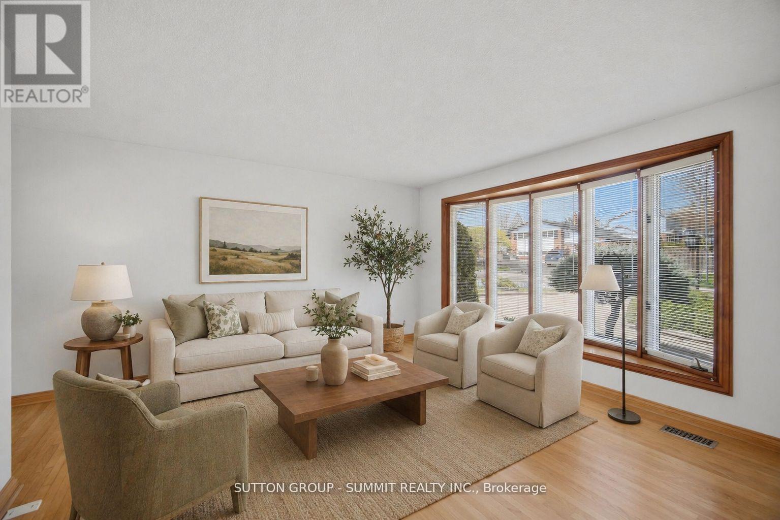 3 Donata Drive, Mississauga, ON - Indoor Photo Showing Living Room