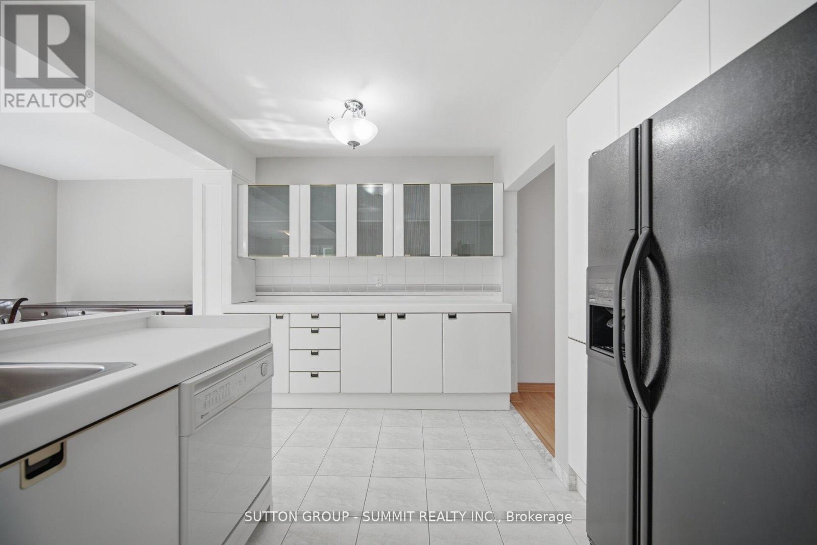 3 Donata Drive, Mississauga, ON - Indoor Photo Showing Kitchen