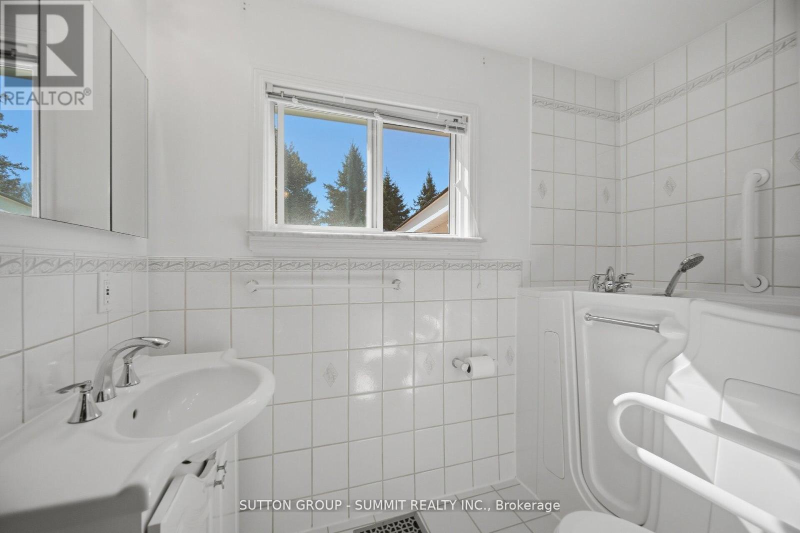 3 Donata Drive, Mississauga, ON - Indoor Photo Showing Bathroom