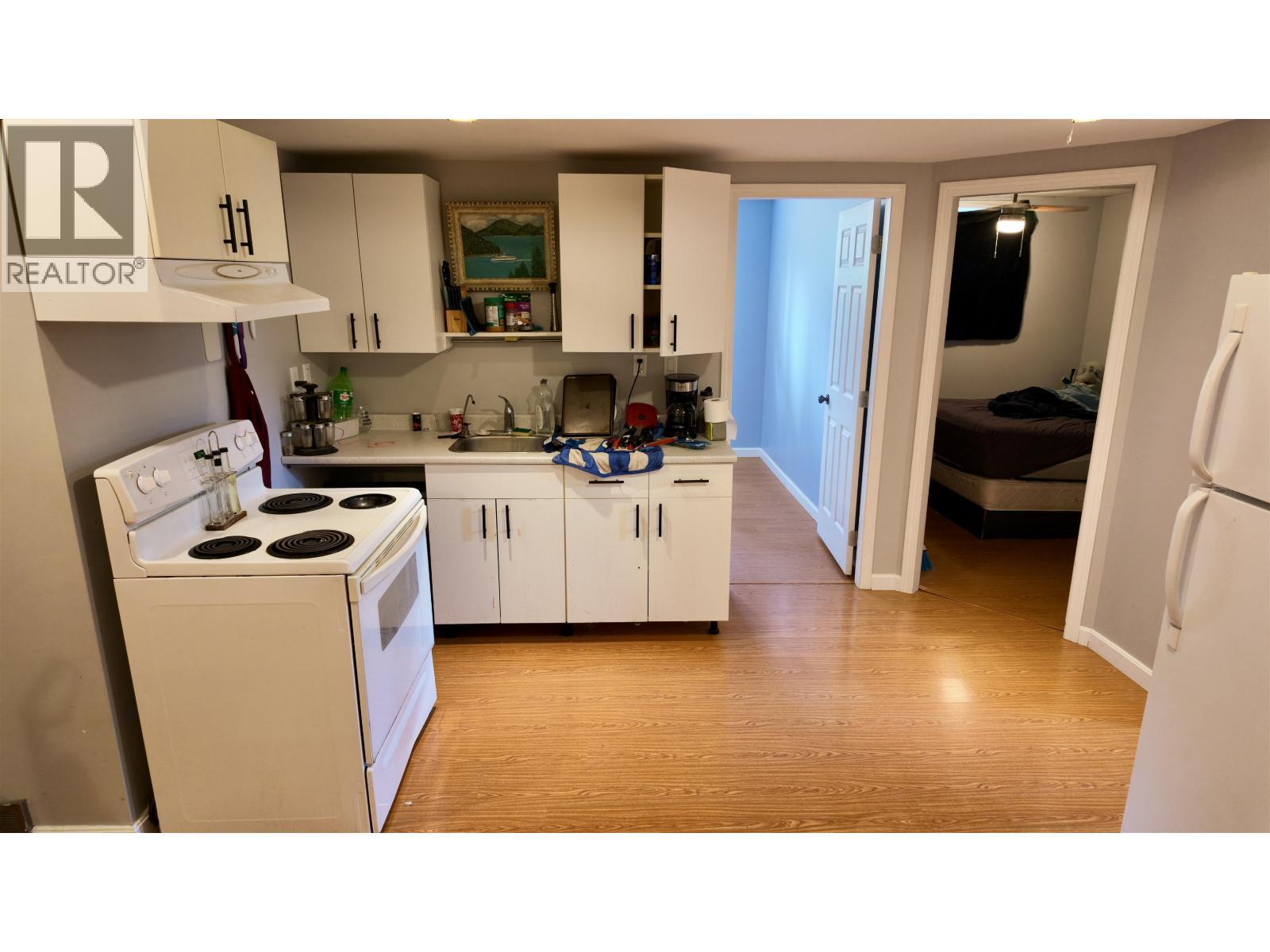 4838 Kitwanga Drive, 108 Mile Ranch, BC - Indoor Photo Showing Kitchen