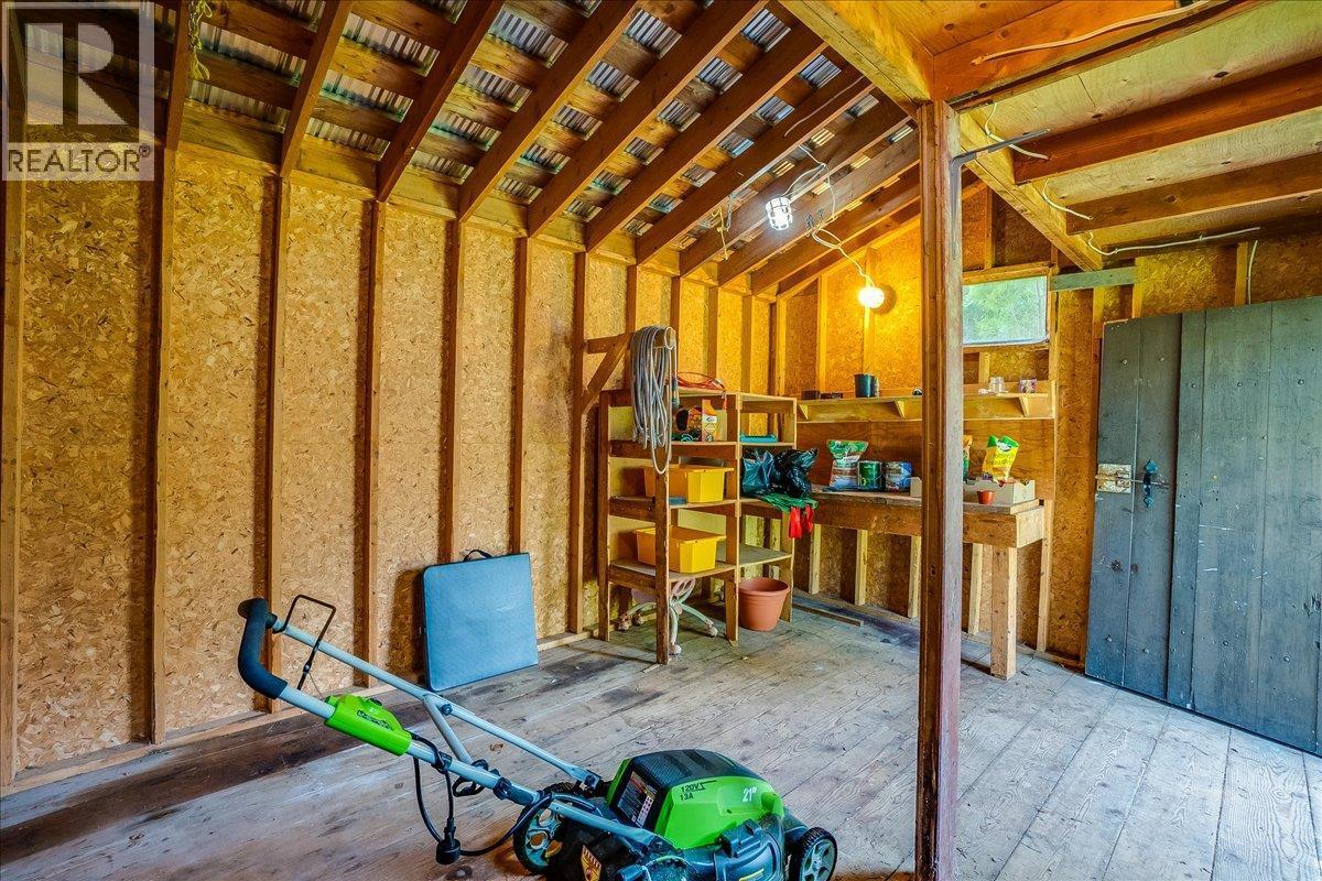 1001 Gilker Street, Nelson, BC - Indoor