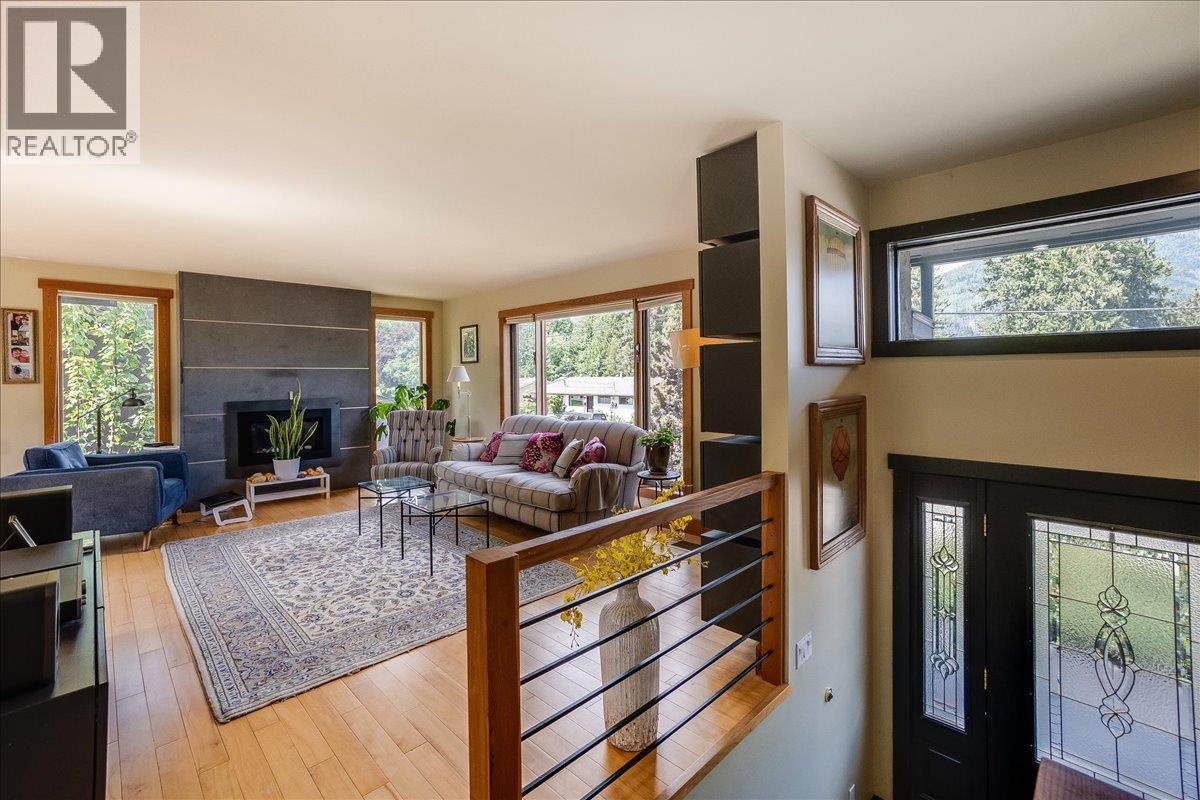 1001 Gilker Street, Nelson, BC - Indoor Photo Showing Living Room With Fireplace