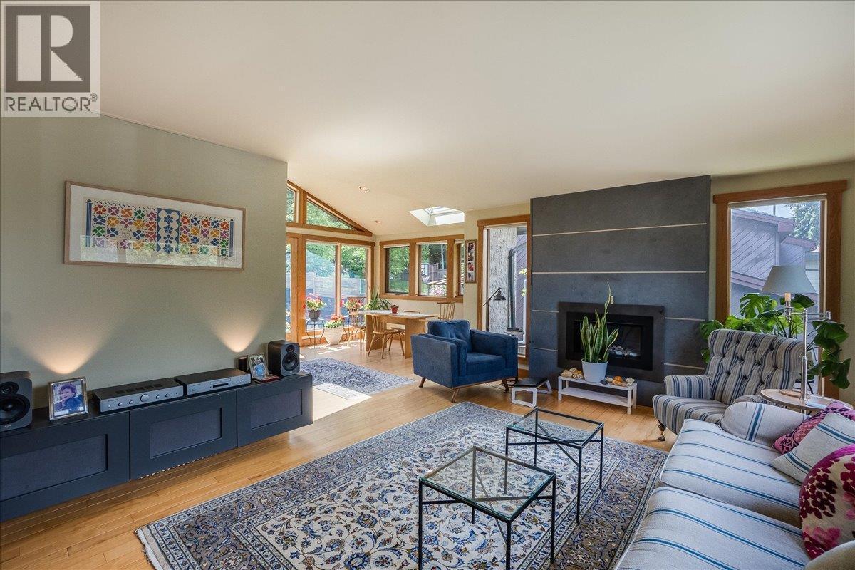 1001 Gilker Street, Nelson, BC - Indoor Photo Showing Living Room With Fireplace
