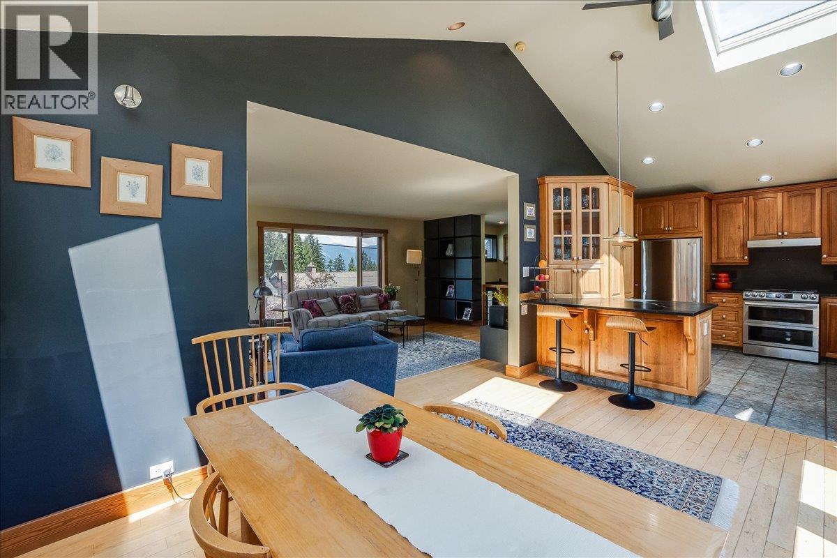 1001 Gilker Street, Nelson, BC - Indoor