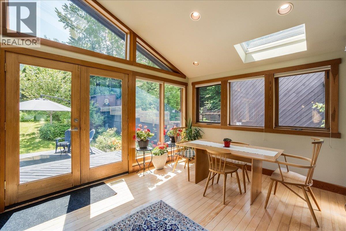 1001 Gilker Street, Nelson, BC - Indoor