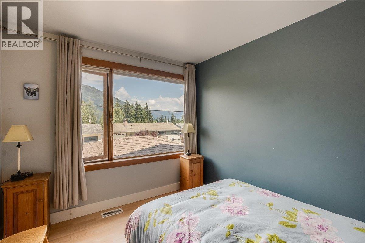 1001 Gilker Street, Nelson, BC - Indoor Photo Showing Bedroom