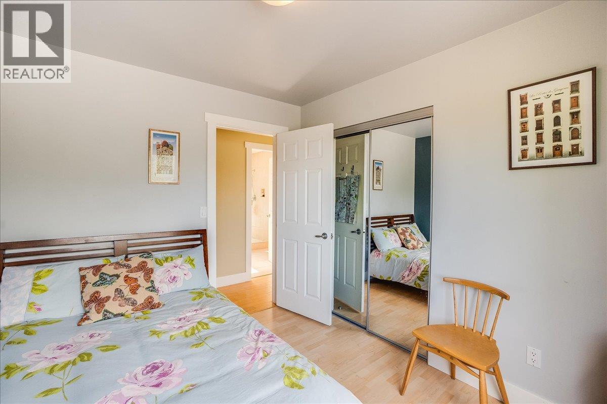 1001 Gilker Street, Nelson, BC - Indoor Photo Showing Bedroom