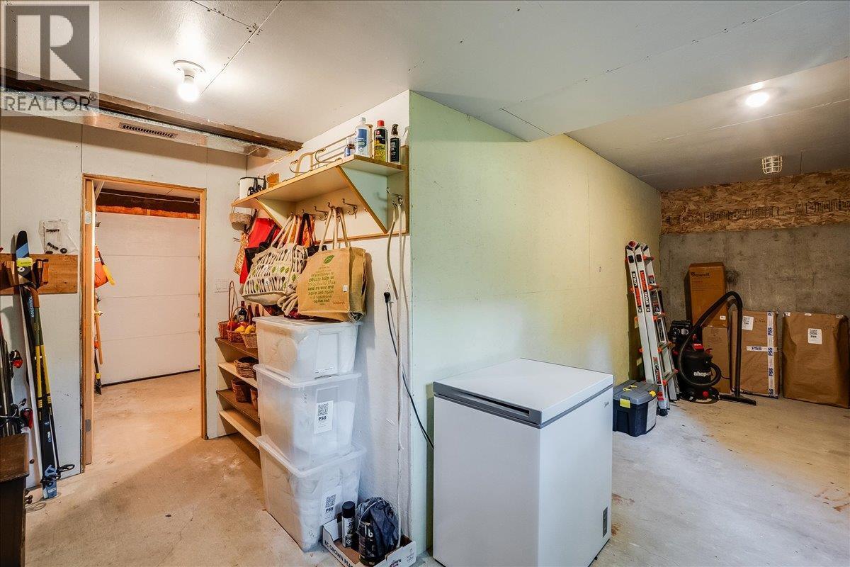 1001 Gilker Street, Nelson, BC - Indoor Photo Showing Garage