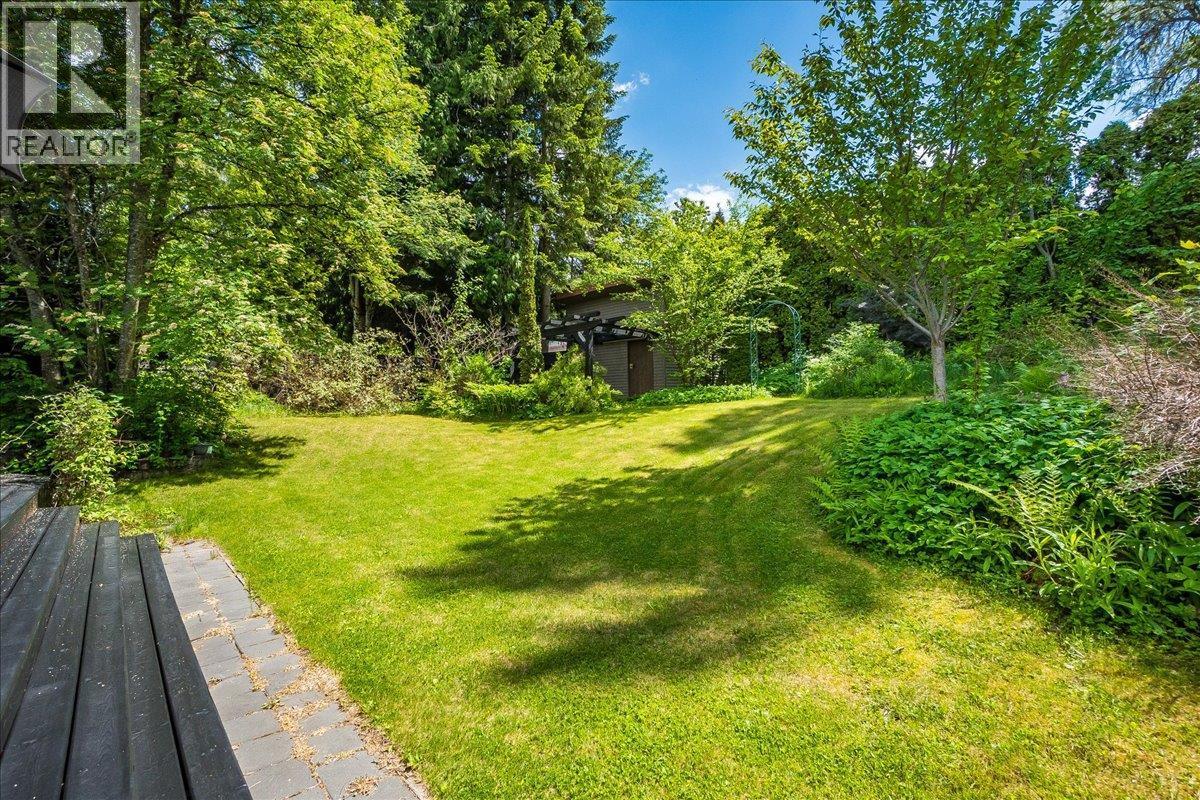 1001 Gilker Street, Nelson, BC - Outdoor With Deck Patio Veranda