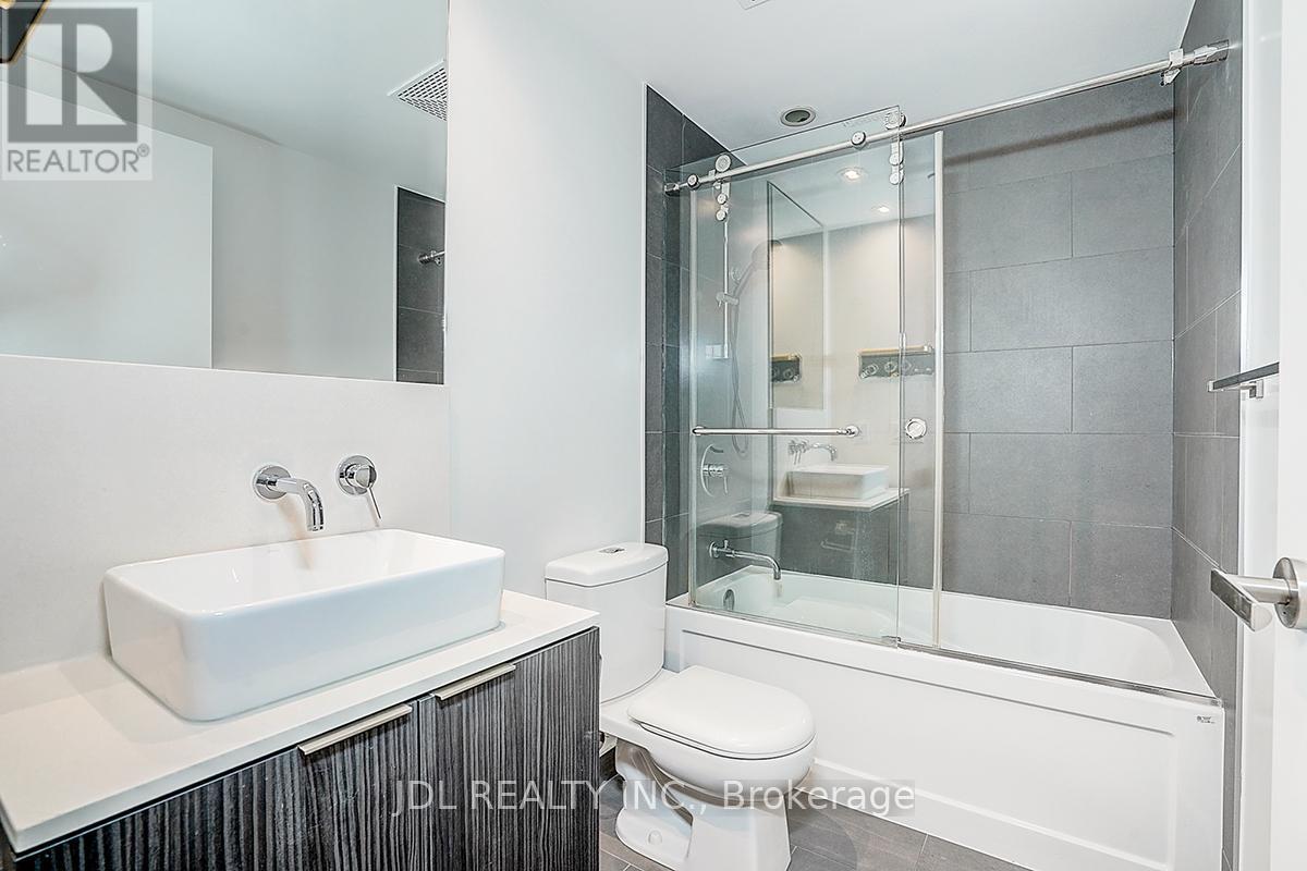 704 - 159 Dundas Street E, Toronto, ON - Indoor Photo Showing Bathroom