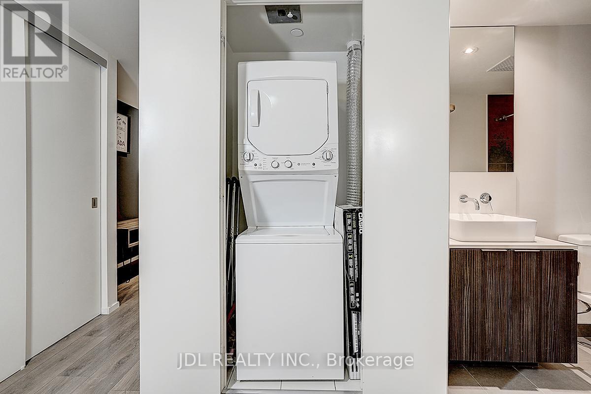 704 - 159 Dundas Street E, Toronto, ON - Photo Showing Laundry Room