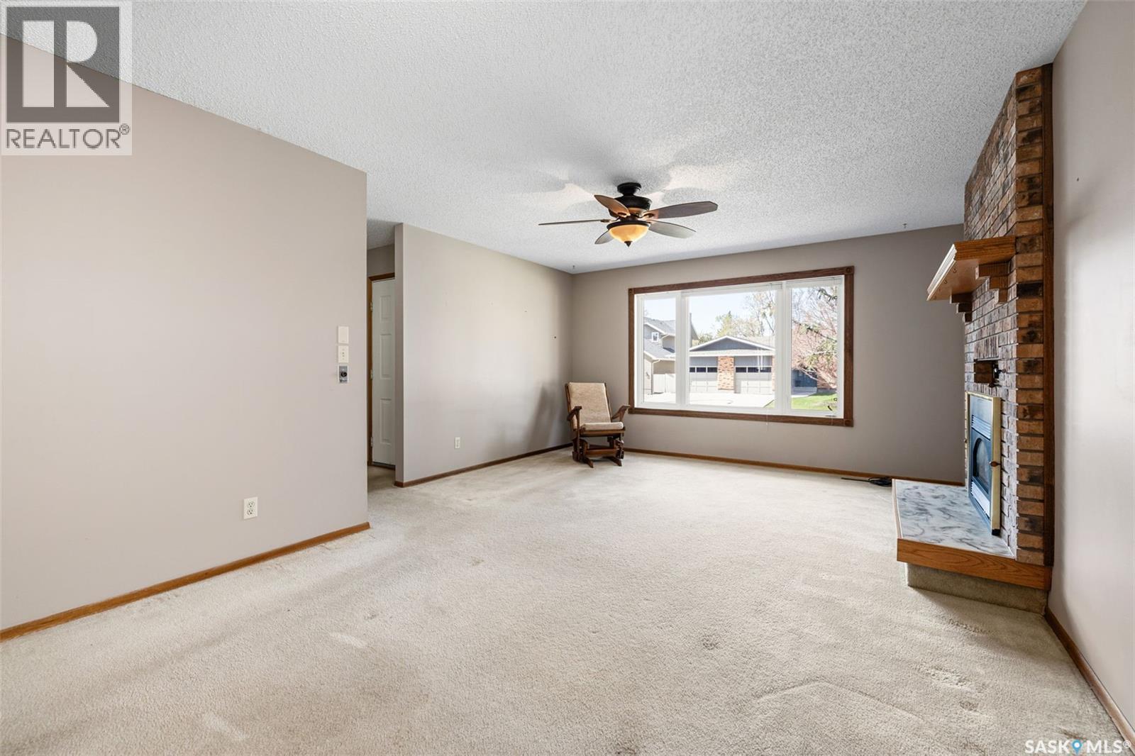 287 Rogers Road, Regina, SK - Indoor With Fireplace